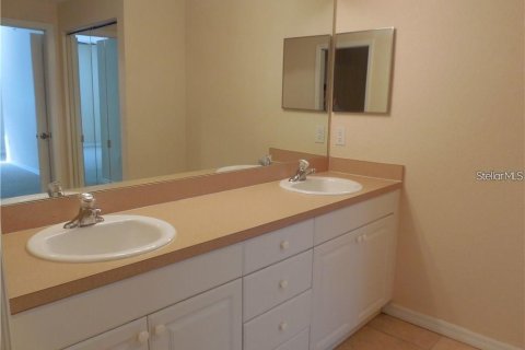 Condo in Bradenton, Florida, 2 bedrooms  № 2358910 - photo 11