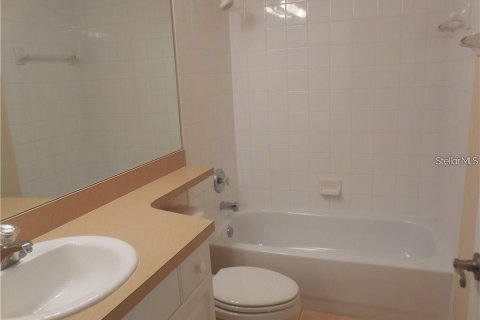 Condo in Bradenton, Florida, 2 bedrooms  № 2358910 - photo 15