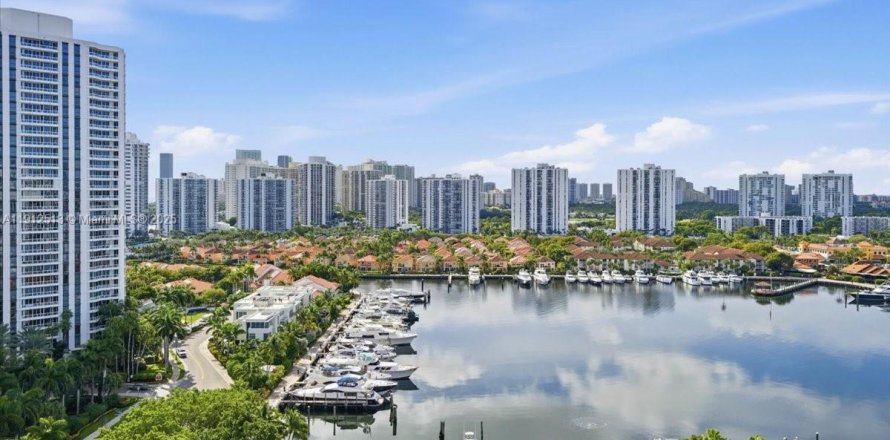 Condo à Aventura, Floride, 3 chambres № 1968990