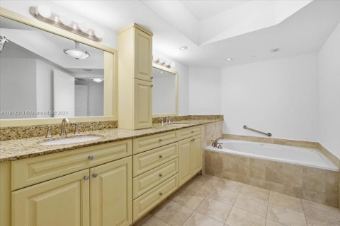 Copropriété à vendre à Aventura, Floride: 3 chambres, 173.73 m2 № 1968990 - photo 17