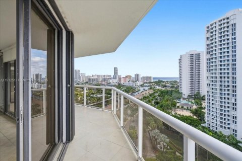 Copropriété à vendre à Aventura, Floride: 3 chambres, 173.73 m2 № 1968990 - photo 2