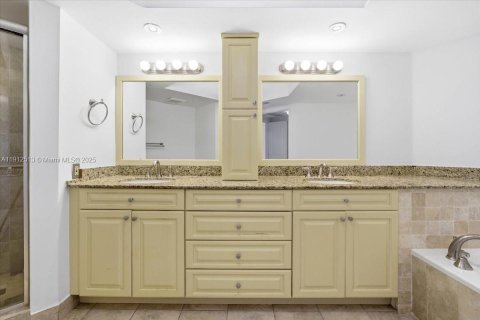 Copropriété à vendre à Aventura, Floride: 3 chambres, 173.73 m2 № 1968990 - photo 15