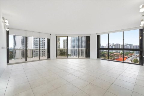 Copropriété à vendre à Aventura, Floride: 3 chambres, 173.73 m2 № 1968990 - photo 6