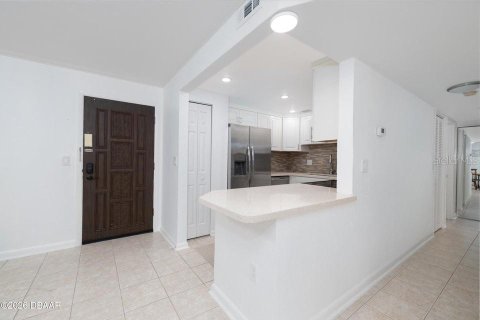 Condo in Ormond Beach, Florida, 2 bedrooms  № 2384034 - photo 8