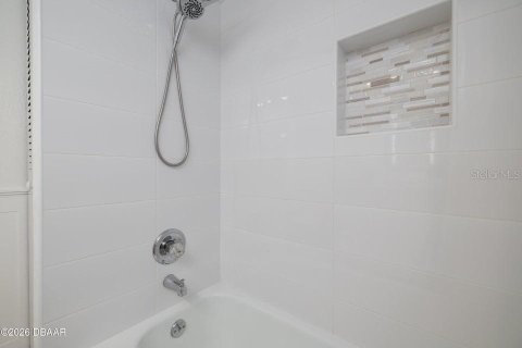 Condo in Ormond Beach, Florida, 2 bedrooms  № 2384034 - photo 17
