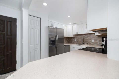 Condo in Ormond Beach, Florida, 2 bedrooms  № 2384034 - photo 10