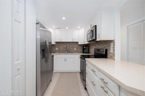 Condo in Ormond Beach, Florida, 2 bedrooms  № 2384034 - photo 9