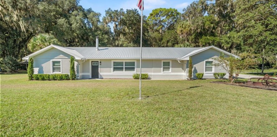 House in Anthony, Florida 4 bedrooms, 225.94 sq.m. № 2423815