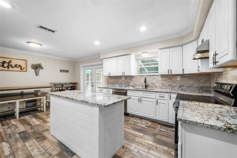 House in Anthony, Florida 4 bedrooms, 225.94 sq.m. № 2423815 - photo 9