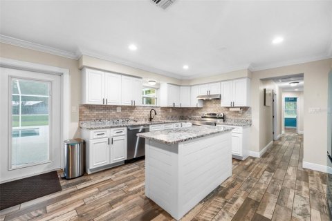 House in Anthony, Florida 4 bedrooms, 225.94 sq.m. № 2423815 - photo 6