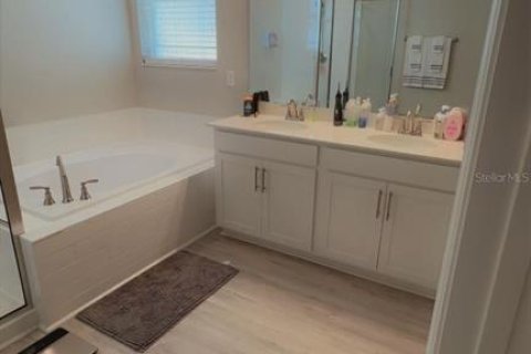 Villa ou maison à louer à Winter Haven, Floride: 4 chambres, 194.82 m2 № 2147690 - photo 12