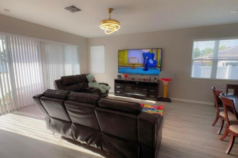 Villa ou maison à louer à Winter Haven, Floride: 4 chambres, 194.82 m2 № 2147690 - photo 7