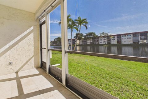 Copropriété à louer à Pembroke Pines, Floride: 1 chambre, 83.61 m2 № 2176930 - photo 12