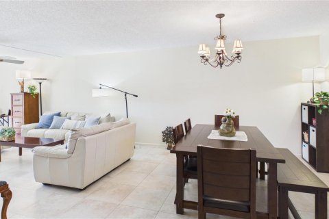Copropriété à louer à Pembroke Pines, Floride: 1 chambre, 83.61 m2 № 2176930 - photo 2