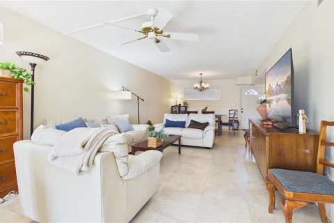 Copropriété à louer à Pembroke Pines, Floride: 1 chambre, 83.61 m2 № 2176930 - photo 10