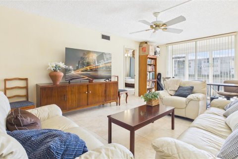Copropriété à louer à Pembroke Pines, Floride: 1 chambre, 83.61 m2 № 2176930 - photo 9
