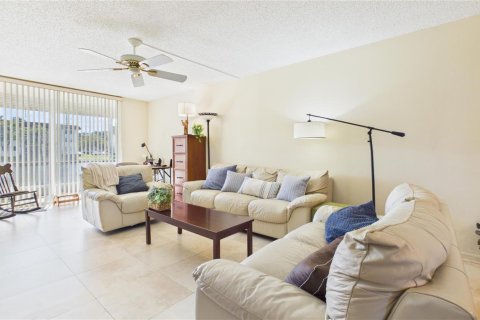Copropriété à louer à Pembroke Pines, Floride: 1 chambre, 83.61 m2 № 2176930 - photo 3