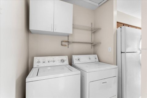Condo in Orlando, Florida, 2 bedrooms  № 2095777 - photo 15