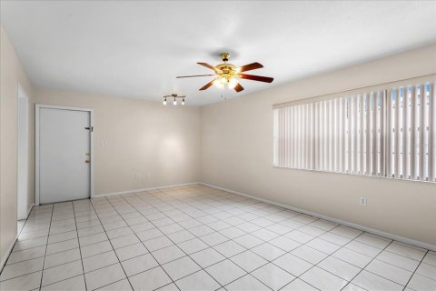 Condo in Orlando, Florida, 2 bedrooms  № 2095777 - photo 7