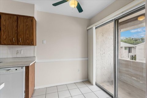 Condo in Orlando, Florida, 2 bedrooms  № 2095777 - photo 9