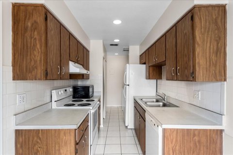 Condo in Orlando, Florida, 2 bedrooms  № 2095777 - photo 8