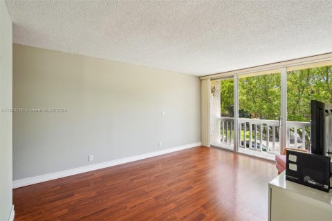 Condo in Lauderhill, Florida, 1 bedroom  № 1728097 - photo 16