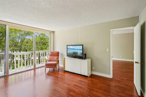 Condo in Lauderhill, Florida, 1 bedroom  № 1728097 - photo 13