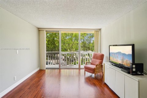 Condo in Lauderhill, Florida, 1 bedroom  № 1728097 - photo 12