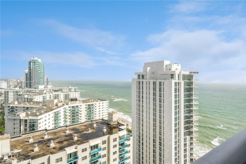 Copropriété à vendre à Hollywood, Floride: 2 chambres, 104.89 m2 № 1975645 - photo 3