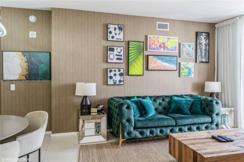 Copropriété à vendre à Hollywood, Floride: 2 chambres, 104.89 m2 № 1975645 - photo 1