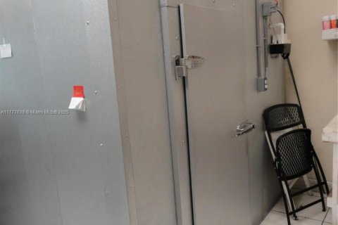 Купить коммерческую недвижимость в Майами, Флорида № 2037561 - фото 20