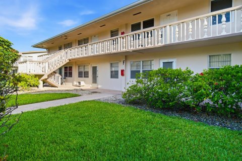 Condominio en West Palm Beach, Florida, 2 dormitorios  № 2251556