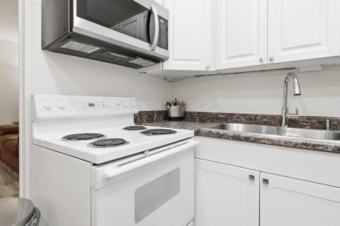 Купить кондоминиум в Уэст-Палм-Бич, Флорида 5 комнат, 76.09м2, № 2251556 - фото 17