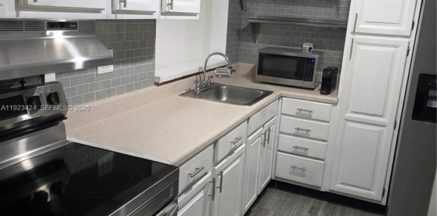 Condominio en Miami, Florida, 2 dormitorios № 1982287