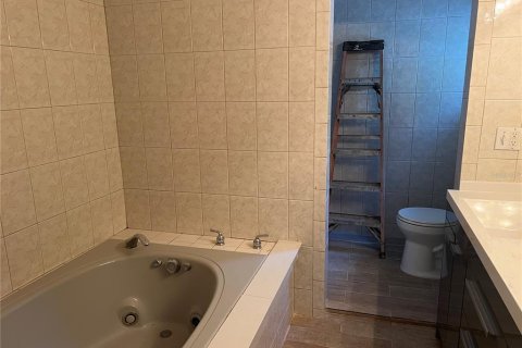 House in Sarasota, Florida 2 bedrooms, 147.62 sq.m. № 1793134 - photo 10