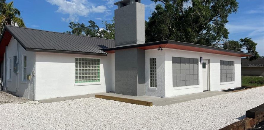 House in Sarasota, Florida 2 bedrooms, 147.62 sq.m. № 1793134