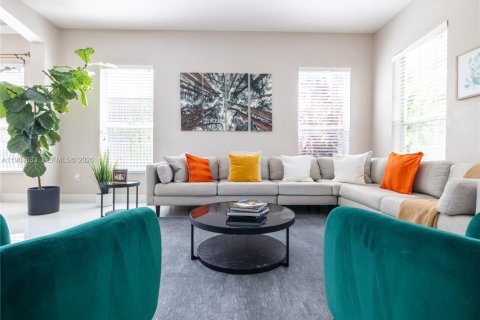 Снять в аренду виллу или дом в Пемброк-Пайнс, Флорида 4 спальни, 221.2м2, № 2045808 - фото 25