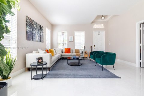 Снять в аренду виллу или дом в Пемброк-Пайнс, Флорида 4 спальни, 221.2м2, № 2045808 - фото 23