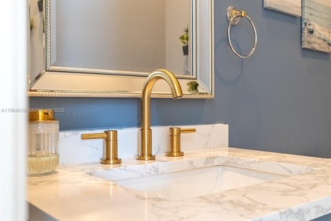 Снять в аренду виллу или дом в Пемброк-Пайнс, Флорида 4 спальни, 221.2м2, № 2045808 - фото 30