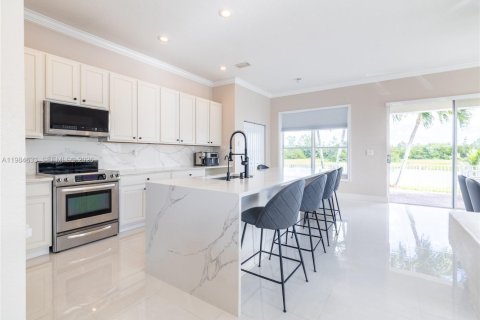 Снять в аренду виллу или дом в Пемброк-Пайнс, Флорида 4 спальни, 221.2м2, № 2045808 - фото 7