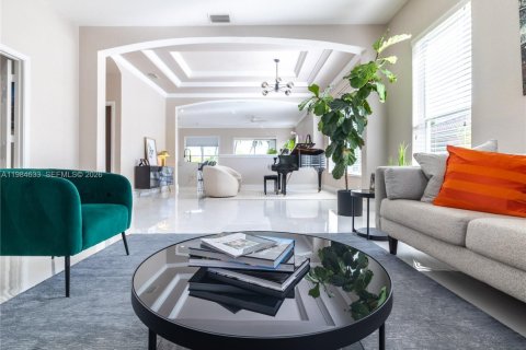 Снять в аренду виллу или дом в Пемброк-Пайнс, Флорида 4 спальни, 221.2м2, № 2045808 - фото 26