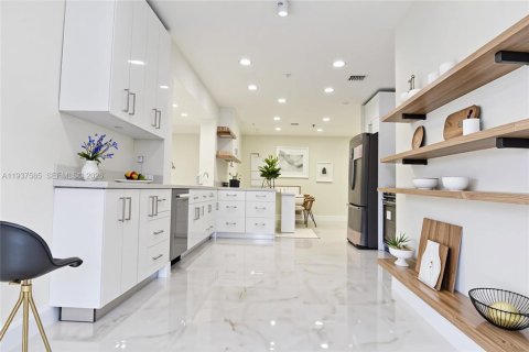 Casa en venta en Hollywood, Florida, 4 dormitorios, 219.25 m2 № 2152602 - foto 4