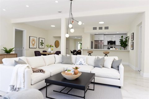 Casa en venta en Hollywood, Florida, 4 dormitorios, 219.25 m2 № 2152602 - foto 2