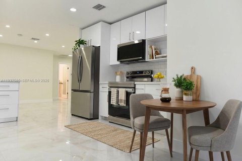 Casa en venta en Hollywood, Florida, 4 dormitorios, 219.25 m2 № 2152602 - foto 13