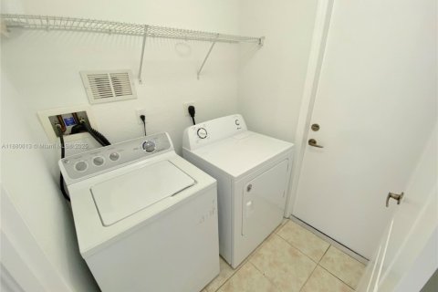 Adosado en alquiler en Doral, Florida, 4 dormitorios, 205.96 m2 № 1929281 - foto 9