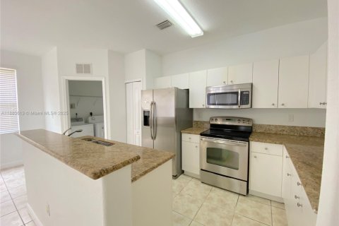 Adosado en alquiler en Doral, Florida, 4 dormitorios, 205.96 m2 № 1929281 - foto 8