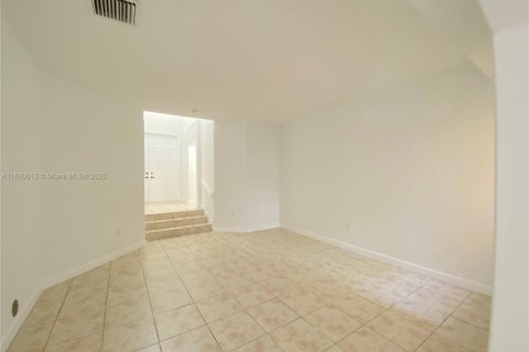 Adosado en alquiler en Doral, Florida, 4 dormitorios, 205.96 m2 № 1929281 - foto 4