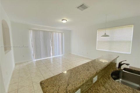 Adosado en alquiler en Doral, Florida, 4 dormitorios, 205.96 m2 № 1929281 - foto 12