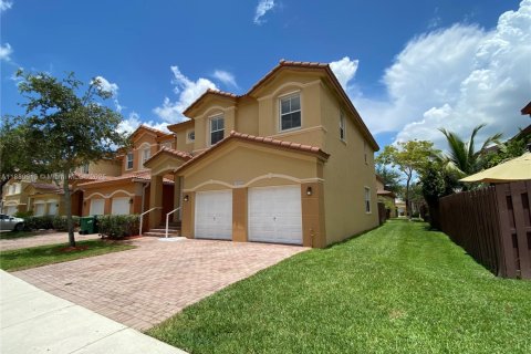 Adosado en alquiler en Doral, Florida, 4 dormitorios, 205.96 m2 № 1929281 - foto 1