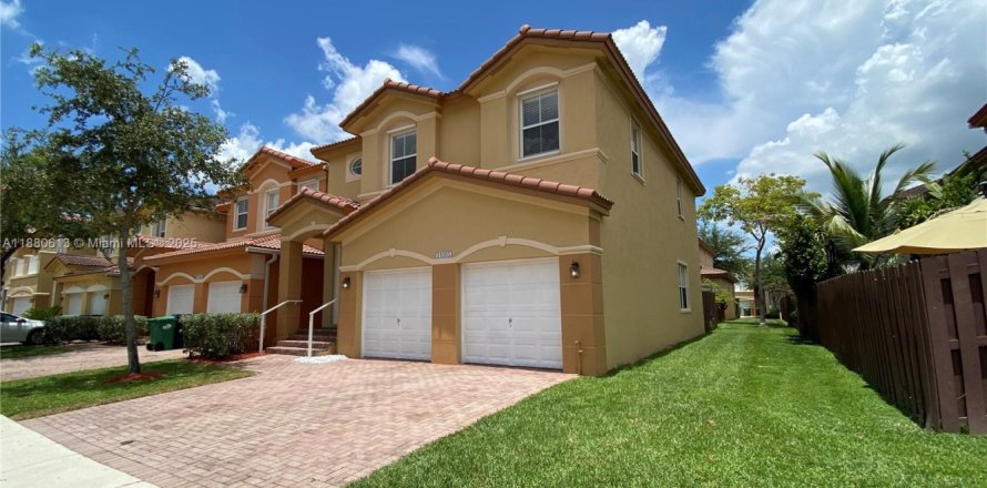 Adosado en Doral, Florida 4 dormitorios, 205.96 m2 № 1929281